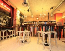 Taberna baterako altzariak Caravanserai
